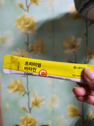 서울약사신협 프리미엄 비타민C 1,000mg_2.5g x 50포 — 5점을 준 리뷰어가 2021년 10월 올린 사용 사진