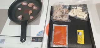 화끈한녀석들 새오똥400g 새우,오징어,똥집 볶음요리 소스,밀떡, 참기름 포함 — 5점을 준 리뷰어가 2022년 12월 올린 사용 사진