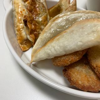 (주)성경순만두 곤약만두.콘치즈만두,삼각당면만두,당면 야끼만두,대구전통 납작만두,떡뽁이 매콤소스,달콤소스 — 5점을 준 리뷰어가 2023년 4월 올린 사용 사진