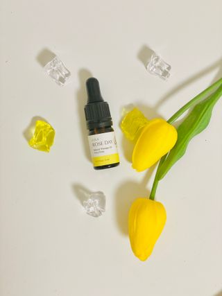 라라로즈데이 시즌2 천연 아로마오일 Y존 케어 속옷향수 이너퍼퓸 5ml  여성의 자존감을 UP시키자 — 4점을 준 리뷰어가 2021년 8월 올린 사용 사진