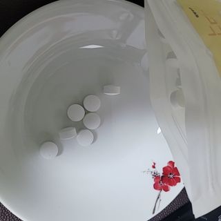 녹다 츄츄고체치약 150정 프로폴리스 죽염 씹는 치약 — 4점을 준 리뷰어가 2022년 12월 올린 사용 사진