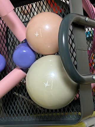 트라택 쿠셔닝 웨이트볼 0.5kg + 1kg SET — 3.5점을 준 리뷰어가 2022년 5월 올린 사용 사진