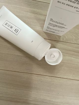 [베러오리진] 무화과 크리미 딥 폼 클렌저/피부 노폐물 & 미세먼지 99 세정 인증 민감성 피부 무자극 인증 — 5점을 준 리뷰어가 2021년 12월 올린 사용 사진