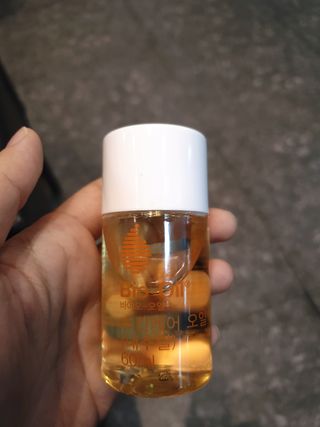 바이오오일 [바이오-오일] 스킨케어 오일 내추럴 60ml — 5점을 준 리뷰어가 2021년 12월 올린 사용 사진