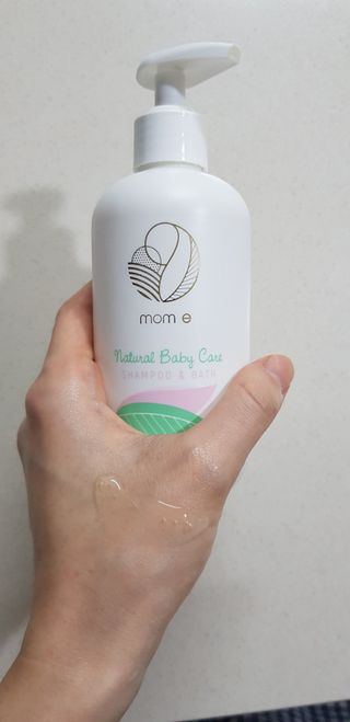 mom e 맘이 내추럴 베이비 케어 샴푸앤바스+로션 — 4점을 준 리뷰어가 2021년 1월 올린 사용 사진