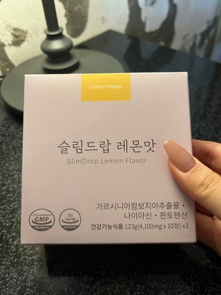[슬림드랍 레몬맛] 건기식 다이어트 보조제 겸 비타민 — 3.5점을 준 리뷰어가 2022년 1월 올린 사용 사진