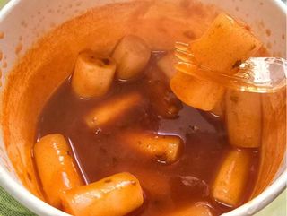 나우  [요리궁리] B타입 ( 매콤, 치즈, 매콤까르보 ) 꽃떡볶이 6개입 세트 — 5점을 준 리뷰어가 2025년 3월 올린 사용 사진