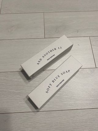 멈칫(MUMCHIT) 넥퍼퓸 NECKPERFUME 2가지 향 — 4.5점을 준 리뷰어가 2021년 11월 올린 사용 사진