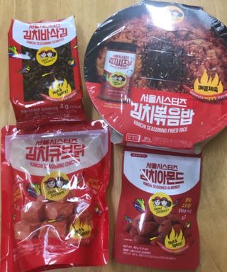 [서울시스터즈] CU 김치 4총사 세트-김치볶음밥, 김치큐브닭, 김치바삭김, 김치아몬드 — 5점을 준 리뷰어가 2021년 10월 올린 사용 사진