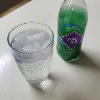 몽베스트 Montbest with Sparkling water Plain 20병 — 5점을 준 리뷰어가 2022년 9월 올린 사용 사진