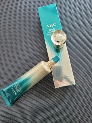 [NEW 탄력유턴 아이크림] AHC 유스 래스팅 리얼 아이크림 포 페이스 — 5점을 준 리뷰어가 2021년 4월 올린 사용 사진