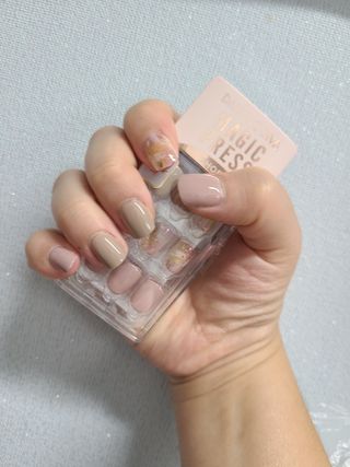 데싱디바 매직프레스 가을신상 숏 스퀘어_3종 중 택1 — 4점을 준 리뷰어가 2021년 9월 올린 사용 사진