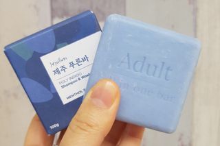 제주인디 제주 푸른바 폴리인디고 샴푸&워시 — 5점을 준 리뷰어가 2021년 12월 올린 사용 사진