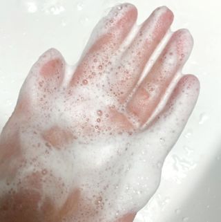 IO 아이오 오늘도 넌 예뻐 - 데일리딥 클렌징폼 — 5점을 준 리뷰어가 2021년 2월 올린 사용 사진