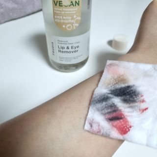 [후르디아] 눈시림없는 올영 립앤아이 리무버 — 5점을 준 리뷰어가 2024년 4월 올린 사용 사진