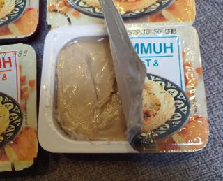 [유픽]간편하게 즐기는 고단백 상온보관 후무스 2종, 총 4개 토마토맛/타히니맛[올리브맛 제외] — 5점을 준 리뷰어가 2021년 3월 올린 사용 사진