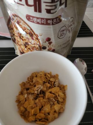 씨알푸드 씨알로 그래놀라 2종 후르츠+크랜베리 아몬드 — 5점을 준 리뷰어가 2022년 7월 올린 사용 사진