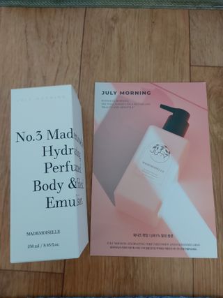 줄라이 모닝 _ JULY MORNING 줄라이모닝 하이드레이팅 퍼퓸드 바디앤핸드 에멀젼 — 5점을 준 리뷰어가 2022년 3월 올린 사용 사진