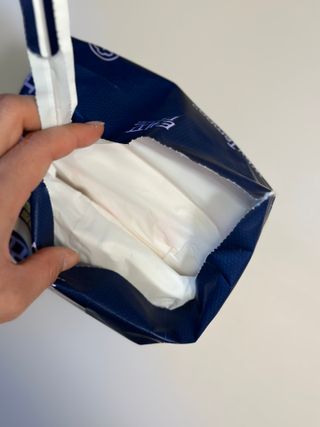 FREE [템포] 패드 내추럴순면 입는 오버나이트 5P * 2개 — 2.5점을 준 리뷰어가 2023년 10월 올린 사용 사진