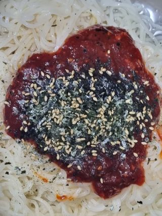 [한면원] 비빔국수 2인분 — 5점을 준 리뷰어가 2023년 3월 올린 사용 사진