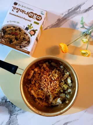 더밥  고추마녀 라볶이 +  나이스미 무설탕 현미후레이크 — 3점을 준 리뷰어가 2021년 10월 올린 사용 사진