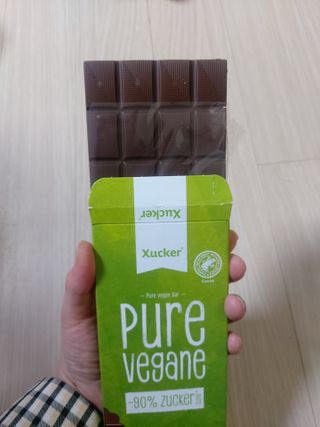 당류2g 자일리톨로 단맛을낸 슈카 퓨어비건 무설탕초콜릿 Xucker vegan 2개입 — 5점을 준 리뷰어가 2021년 4월 올린 사용 사진