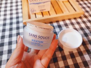 산수시 아쿠아 베네핏 24h 수부지 물광 속건조 수분크림 50ml — 5점을 준 리뷰어가 2021년 8월 올린 사용 사진