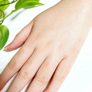 바르는뷰티 데생멀티밤 식물유래성분 97 저분자콜라겐 피부수분 미백 주름개선 멀티밤스틱 — 5점을 준 리뷰어가 2021년 10월 올린 사용 사진