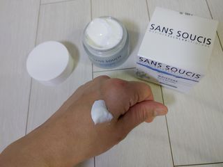 산수시 아쿠아 베네핏 24h 수부지 물광 속건조 수분크림 50ml — 5점을 준 리뷰어가 2021년 6월 올린 사용 사진