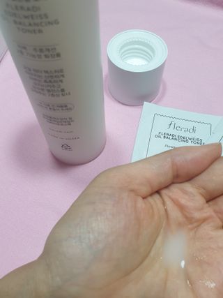 플레라디 에델바이스 오일 밸런싱 토너 — 4.5점을 준 리뷰어가 2021년 6월 올린 사용 사진