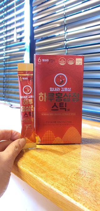 힘내라김홍삼 하루홍삼정스틱 10g x 10포 — 5점을 준 리뷰어가 2021년 4월 올린 사용 사진