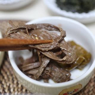 하나마이 [마마쿡] 전 청와대 천상현 셰프의 밑반찬  5종세트(소고기 장조림+연근조림+진미채+간장김자반+새우김자반) — 5점을 준 리뷰어가 2023년 4월 올린 사용 사진