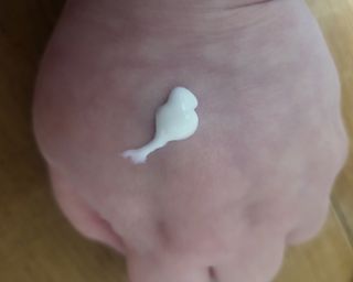 [스킨1004] 마다가스카르 센텔라 히알루-시카 워터핏 선세럼 50ml — 5점을 준 리뷰어가 2024년 5월 올린 사용 사진