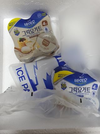 매일바이오 그릭요거트 오리지널 플레인 4개, 로스터리 커피믹스 4개 — 5점을 준 리뷰어가 2021년 12월 올린 사용 사진