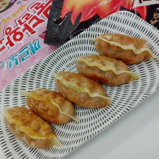 삼양냉동 [삼양] 얇은피불닭왕교자+얇은피까르보불닭왕교자 총4팩 — 3점을 준 리뷰어가 2021년 2월 올린 사용 사진