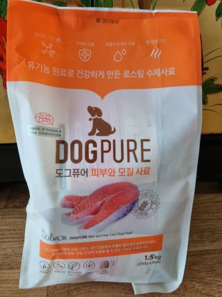 도그퓨어 피부와모질/혼합유산균/글루코사민 유기농 로스팅 사료 — 5점을 준 리뷰어가 2021년 9월 올린 사용 사진