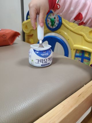 매일바이오 그릭요거트 오리지널 플레인 4개, 로스터리 커피믹스 4개 — 5점을 준 리뷰어가 2021년 12월 올린 사용 사진