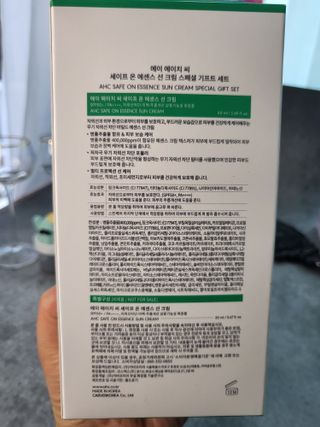 [AHC] 세이프온 에센스 선크림 올리브영 스페셜 증정 기획세트 — 4.5점을 준 리뷰어가 2022년 6월 올린 사용 사진