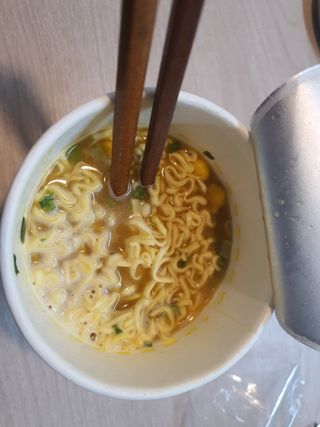 NISSIN 닛신 컵누들  4종 - 씨푸드오리지날, 씨푸드 스파이시, 씨푸드 커리, 씨푸드 XO소스 — 5점을 준 리뷰어가 2022년 12월 올린 사용 사진