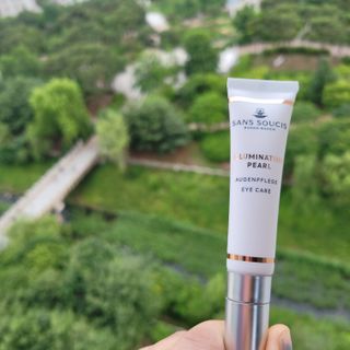 산수시 일루미네이팅 펄 영양 다크서클 스틱 아이 크림 케어 15ml — 5점을 준 리뷰어가 2021년 6월 올린 사용 사진