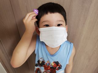 JHWORLD 스누피 마스크 정품 스누피 KF-AD 국내 비말차단 아동용 성인용 일회용 덴탈마스크 50매 — 5점을 준 리뷰어가 2021년 6월 올린 사용 사진