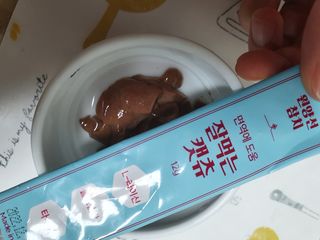 페페로니 잘 먹는 캣츄 - 원양선 참치 24개입 — 5점을 준 리뷰어가 2021년 7월 올린 사용 사진