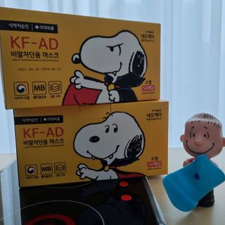 JHWORLD 스누피 마스크 정품 스누피 KF-AD 국내 비말차단 아동용 성인용 일회용 덴탈마스크 50매 — 5점을 준 리뷰어가 2021년 6월 올린 사용 사진