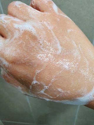 벨먼 내추럴스파 수분광채 스크럽 바디워시 600ml 5종 — 3.5점을 준 리뷰어가 2022년 5월 올린 사용 사진