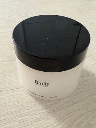 비엔디 2NOW[한글]]BnD 바디 미백 겨드랑이 크림 — 5점을 준 리뷰어가 2025년 1월 올린 사용 사진