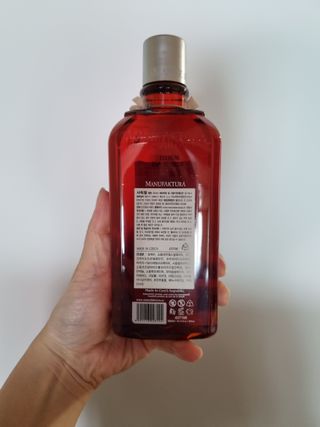 체코 비건화장품 마뉴팍투라 향좋은 와인 샤워젤 (300ml) — 4.5점을 준 리뷰어가 2022년 6월 올린 사용 사진