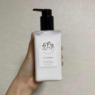 줄라이 모닝 _ JULY MORNING 줄라이모닝 하이드레이팅 퍼퓸드 바디앤핸드 에멀젼 — 5점을 준 리뷰어가 2021년 9월 올린 사용 사진