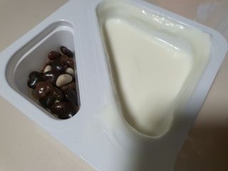 남양유업 또깍 접어 떠먹는 불가리스 2종 — 5점을 준 리뷰어가 2021년 1월 올린 사용 사진
