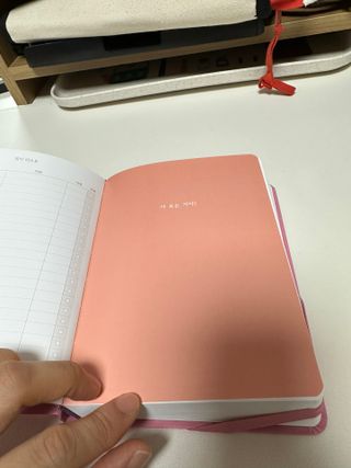 리훈 2024년 하고싶은말다이어리 만년형(위클리/데일리 중 택 1) — 5점을 준 리뷰어가 2023년 9월 올린 사용 사진