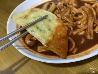 [푸딩팩토리] 즉석누들떡볶이 540g + 대구전통 납작만두 260g — 5점을 준 리뷰어가 2022년 12월 올린 사용 사진
